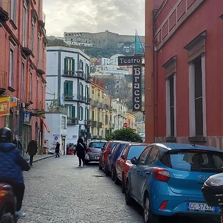 Semesterbostad A Due Passi Da Dante Deluxe Neapel